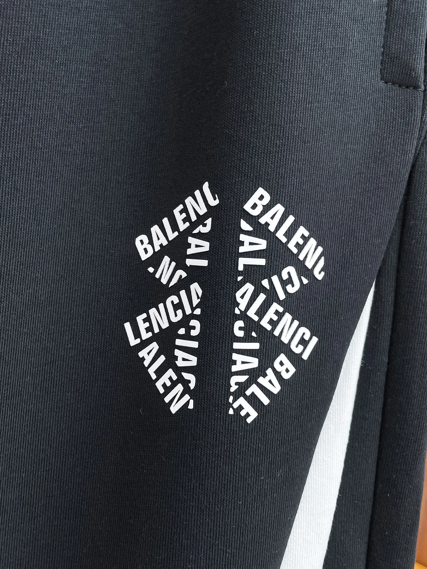 Balenciaga [High Version] 2026 Autumn and Winter latest products, available at counters at the same time, Original product, fashionable casual trousers and casual trousers, using imported original fabrics, top-grade embroidery 🪡 craft letter pattern logo, original hardware accessories decoration, simple yet fashionable, fashionable and handsome upper body, Sizes: M-3XL